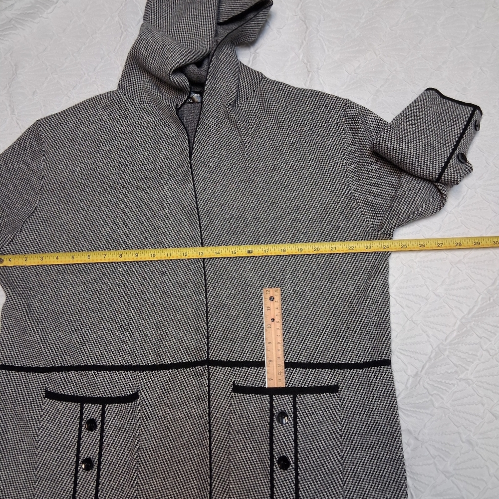 Romimona Black and White Knit Cardigan Size 3XL - Picture 7 of 16